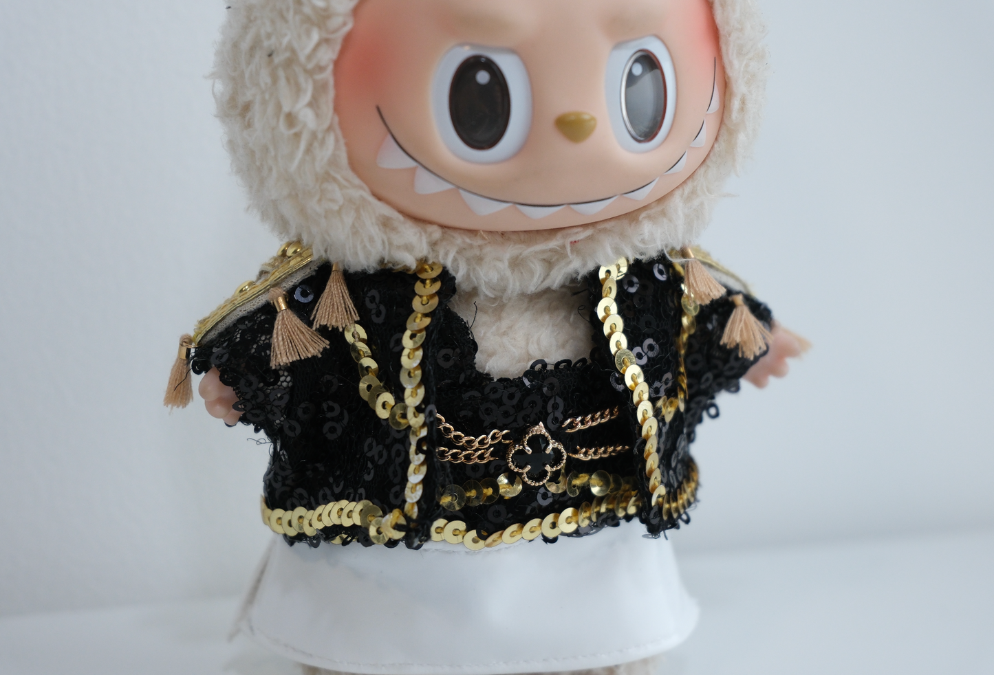 Kpop Demon Hunters Golden Mira costome close up